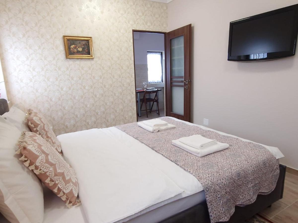 Laroka House Arty And Cosy Studio Universitate Center บูคาเรสต์ ภายนอก รูปภาพ