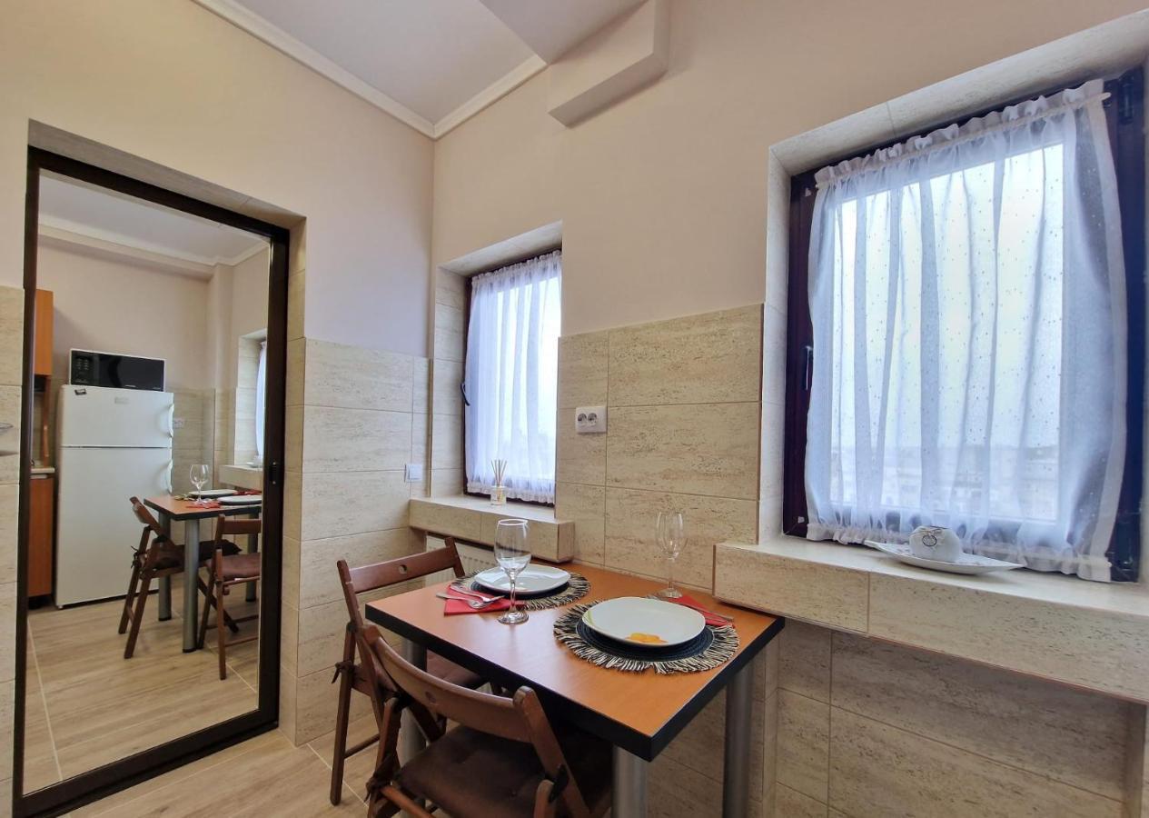 Laroka House Arty And Cosy Studio Universitate Center บูคาเรสต์ ภายนอก รูปภาพ